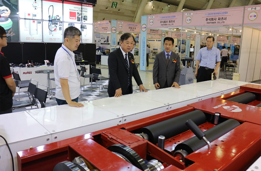 GIIAS 2025: Tren Mobil Baru, Teknologi Kendaraan, & Keselamatan Jalan