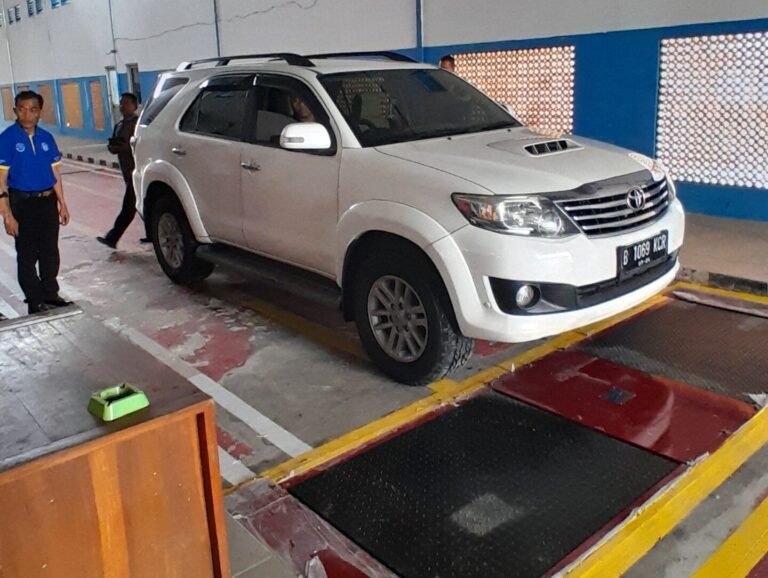 Uji emisi kendaraan bermotor membantu hemat BBM dan kurangi polusi udara