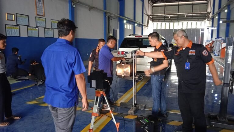 Proses pengujian dan kalibrasi alat uji kendaraan di Dishub